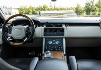 Подержанный автомобиль Land Rover Range Rover 2018 года (13 фото)
