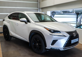 Подержанный автомобиль Lexus NX 2017 года (3 фото)