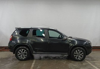 Подержанный автомобиль Nissan Terrano 2014 года (4 фото)