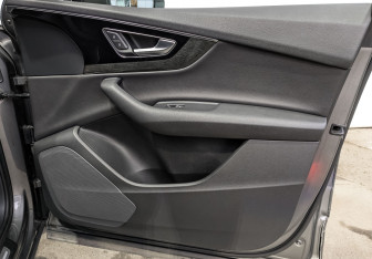 Подержанный автомобиль Audi Q7 2016 года (23 фото)