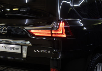 Подержанный автомобиль Lexus LX 2016 года (25 фото)