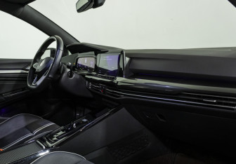 Подержанный автомобиль Volkswagen Golf Hatchback 2021 года (9 фото)