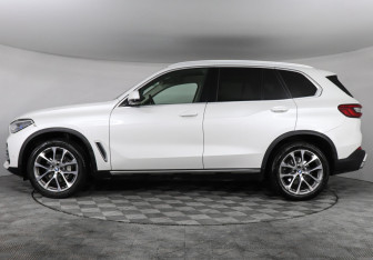 Подержанный автомобиль BMW X5 2019 года (5 фото)