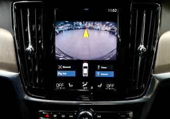 Подержанный автомобиль Volvo S90 2021 года (15 фото)