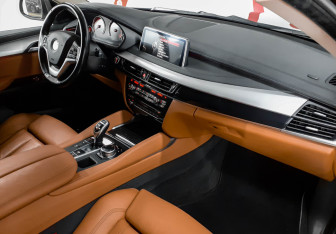 Подержанный автомобиль BMW X6 2016 года (9 фото)
