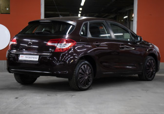 Подержанный автомобиль Citroen C4 Hatchback 2011 года (5 фото)