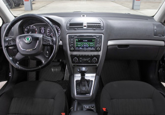 Подержанный автомобиль Skoda Octavia Liftback 2013 года (14 фото)