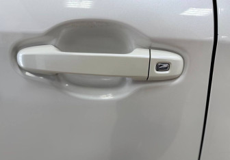 Подержанный автомобиль Toyota Voxy Minivan 2014 года (13 фото)