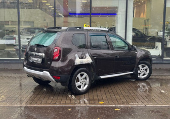 Подержанный автомобиль Renault Duster 2016 года (8 фото)