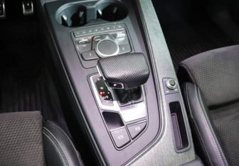 Подержанный автомобиль Audi A4 Sedan 2019 года (17 фото)