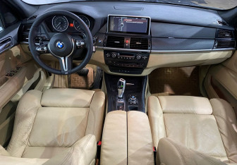 Подержанный автомобиль BMW X5 2007 года (10 фото)