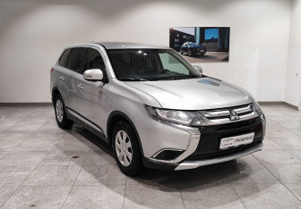 Подержанный автомобиль Mitsubishi Outlander 2017 года (3 фото)