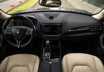 Подержанный автомобиль Maserati Levante 2022 года (12 фото)