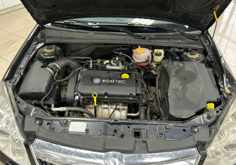 Подержанный автомобиль Opel Vectra Sedan 2006 года (23 фото)