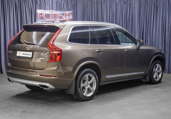 Подержанный автомобиль Volvo XC90 2017 года (5 фото)
