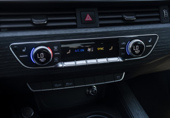 Подержанный автомобиль Audi A4 Sedan 2019 года (14 фото)