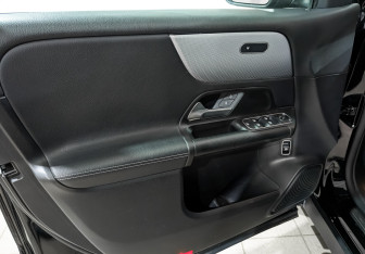 Подержанный автомобиль Mercedes-Benz GLB 2020 года (19 фото)