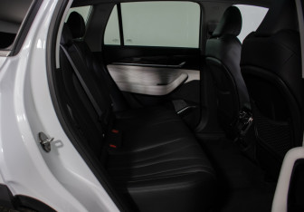 Подержанный автомобиль Geely Monjaro 2023 года (10 фото)