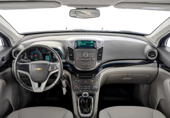Подержанный автомобиль Chevrolet Orlando 2011 года (13 фото)
