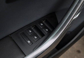 Подержанный автомобиль Opel Astra Sedan 2013 года (16 фото)