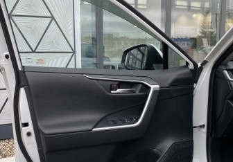 Подержанный автомобиль Toyota RAV4 2019 года (20 фото)