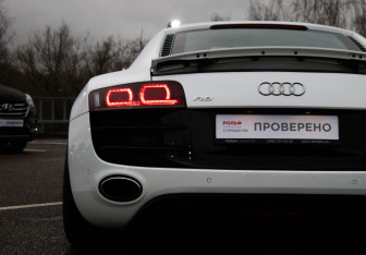 Подержанный автомобиль Audi R8 Coupe 2011 года (36 фото)