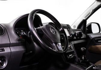 Подержанный автомобиль Volkswagen Amarok 2010 года (11 фото)