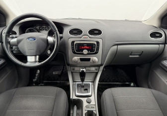 Подержанный автомобиль Ford Focus Hatchback 2010 года (12 фото)