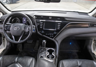 Подержанный автомобиль Toyota Camry Sedan 2019 года (14 фото)