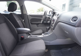 Подержанный автомобиль Ford Focus Wagon 2010 года (11 фото)