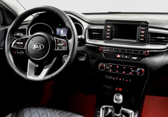 Подержанный автомобиль Kia Ceed Wagon 2019 года (17 фото)