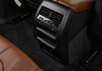 Подержанный автомобиль BMW X5 2023 года (24 фото)