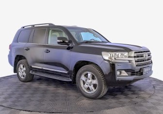 Подержанный автомобиль Toyota Land Cruiser Suv 2017 года (3 фото)