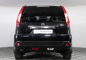 Подержанный автомобиль Nissan X-Trail 2011 года (6 фото)