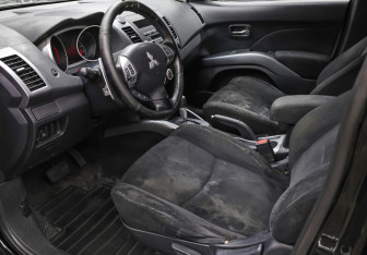 Подержанный автомобиль Mitsubishi Outlander 2007 года (15 фото)