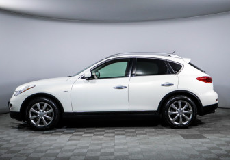 Подержанный автомобиль Infiniti EX 2008 года (8 фото)
