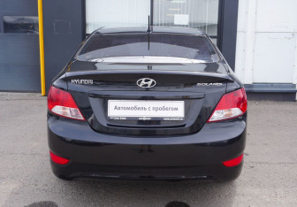 Подержанный автомобиль Hyundai Solaris Sedan 2013 года (5 фото)