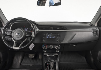 Подержанный автомобиль Kia Rio Hatchback 2021 года (13 фото)