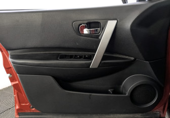 Подержанный автомобиль Nissan Qashqai 2008 года (19 фото)