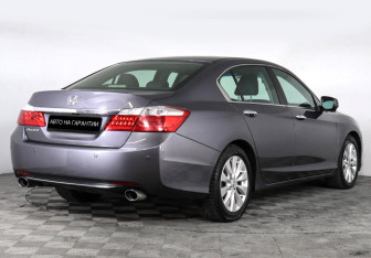 Подержанный автомобиль Honda Accord Sedan 2013 года (3 фото)