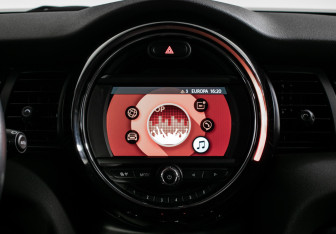 Подержанный автомобиль MINI Hatch 2020 года (14 фото)