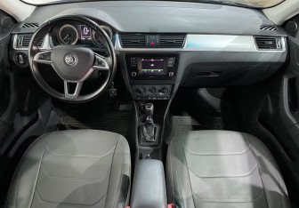 Подержанный автомобиль Skoda Rapid Liftback 2016 года (9 фото)