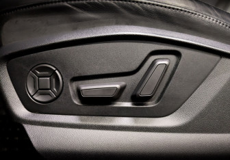 Подержанный автомобиль Audi Q8 2019 года (20 фото)