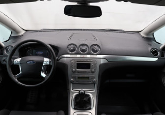 Подержанный автомобиль Ford S-MAX 2006 года (14 фото)