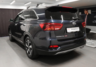 Подержанный автомобиль Kia Sorento 2018 года (6 фото)