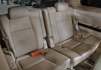 Подержанный автомобиль Toyota Alphard 2012 года (11 фото)