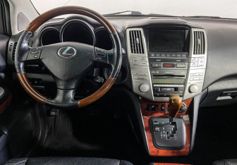 Подержанный автомобиль Lexus RX 2008 года (12 фото)