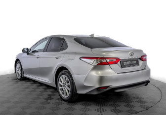 Подержанный автомобиль Toyota Camry Sedan 2022 года (7 фото)