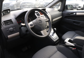 Подержанный автомобиль Opel Zafira Compactvan 2008 года (13 фото)