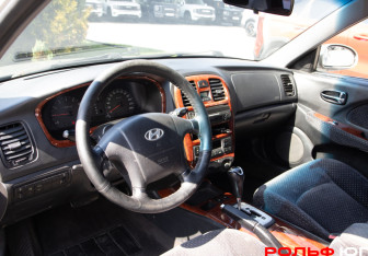 Подержанный автомобиль Hyundai Sonata 2007 года (10 фото)